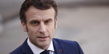 Tensión en Ormuz: Macron responde con el envío de su poderoso portaaviones nuclear