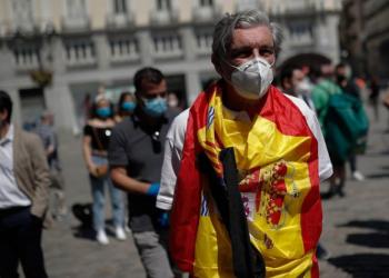 España levanta la cuarentena para casos de covid leves y asintomáticos