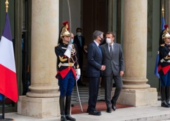 Macron y Blinken debaten sobre la ayuda humanitaria a Ucrania