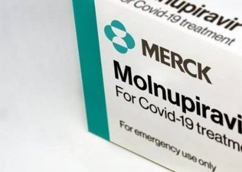 La OMS da luz verde al primer tratamiento oral contra COVID