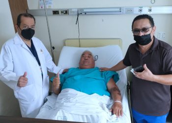 Especialistas del IMSS salvan ojo de aficionado al Club Querétaro 