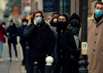 Uso de mascarilla deja de ser obligatorio en Francia