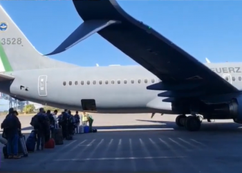 VIDEO: Despega avión de la FAM que busca repatriar a mexicanos que huyeron de Ucrania tras la invasión Rusa