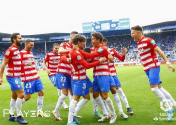 El Granada remonta un partido loco en Vitoria y vence 3-2 al Alavés