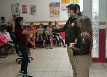 El INM entregó 52 tarjetas de residente temporal  a personas rescatadas de caja de tráiler en Monclova