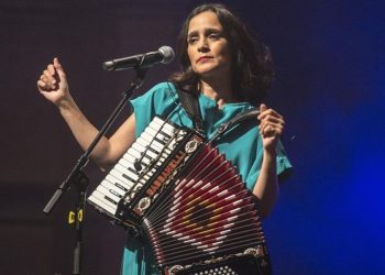 Julieta Venegas anuncia nuevo sencillo