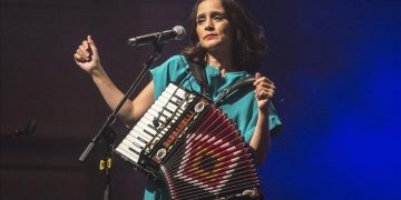 Julieta Venegas anuncia nuevo sencillo