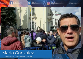 Ucranianos buscan tramitar documentos para seguir su éxodo