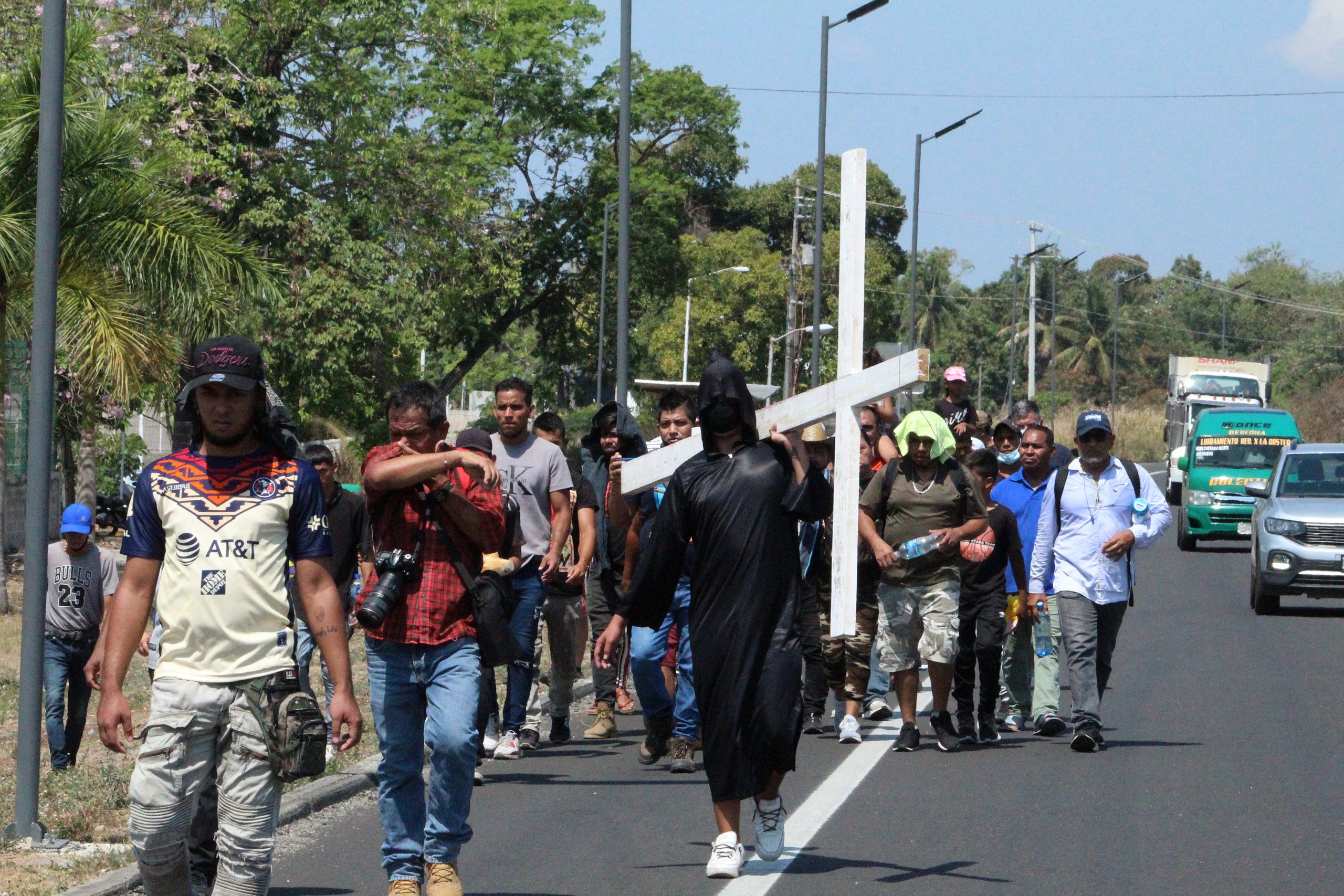 Caravana migrante se entrega a autoridades migratorias Enfoque