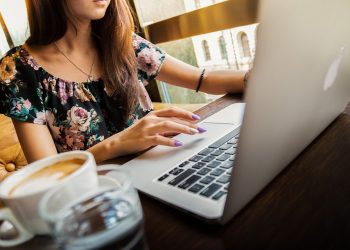 Mujeres y niñas las más vulnerables a ser víctimas de delitos cibernéticos