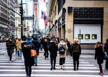 Nueva York retira uso mascarilla en escuelas