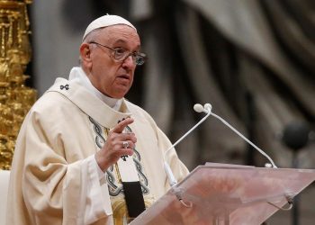 Papa Francisco pide que pongan fin a los ataques y bombardeos en Ucrania