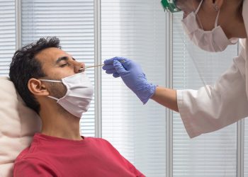 Reducir las pruebas COVID complica el seguimiento de la pandemia, advierte la OMS