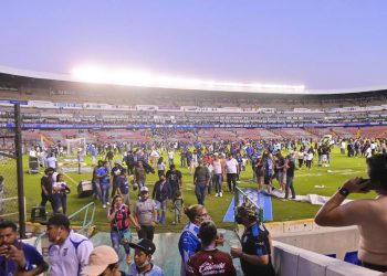 Detienen a cuatro servidores públicos por riña en Estadio Corregidora  