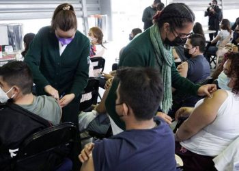 Continuará la vacunación a rezagados en la CDMX