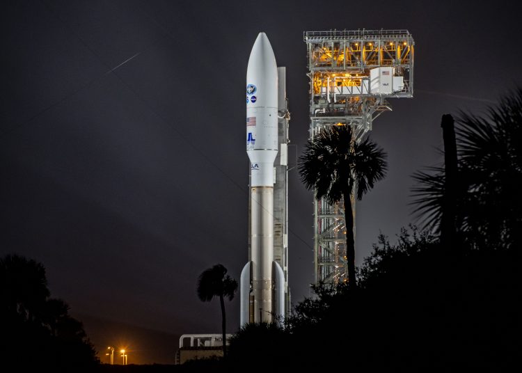 USA5781. CABO CAÑAVERAL (FL, EEUU), 01/03/2022.- Fotografía cedida por United Launch Alliance (ULA) donde se aprecia su cohete Atlas V, que transporta el satélite GOES-T de la Administración Nacional de Océanos y Atmósfera de EE.UU. (NOAA), instalado este lunes y preparado para su lanzamiento en el Complejo de lanzamiento espacial-41 en la Estación de la Fuerza Espacial de Cabo Cañaveral, Florida (EEUU). Con un 80 % de tiempo favorable, la NASA tiene todo listo para el despegue este martes de un cohete de la compañía United Launch Alliance (ULA) con un satélite ambiental de alta definición, que medirá con mayor precisión y anticipación huracanes, tormentas eléctricas y tornados, entre otras amenazas naturales. EFE/ United Launch Alliance SOLO USO EDITORIAL SOLO DISPONIBLE PARA LUSTRAR LA NOTICIA QUE ACOMPAÑA (CRÉDITO OBLIGATORIO)