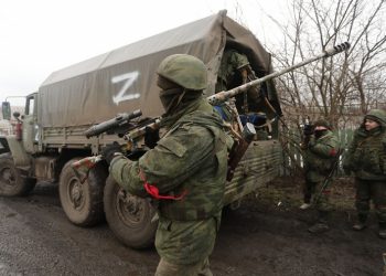 Rusia retira parte de tropas de Kiev para centrarse en conquista del Donbás