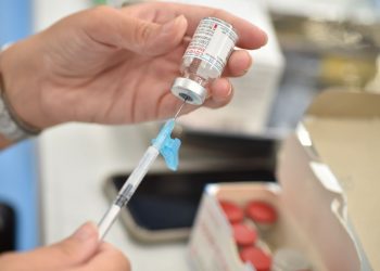 Regulador de Estados Unidos autoriza segunda dosis de refuerzo a mayores de 50 años