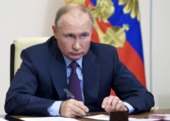 Alza en precio del petróleo no tiene nada que ver con Rusia: Putin