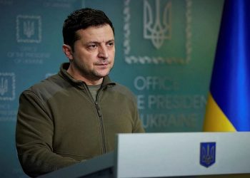 Zelenski llama a intensificar sanciones contra Rusia ante Parlamento danés