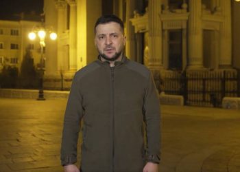 Zelenski denuncia la acumulación de tropas rusas para atacar el Donbás