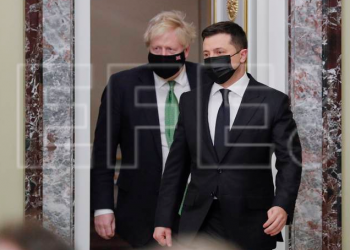 Johnson y Zelenski piden más sanciones para aumentar la presión sobre Rusia