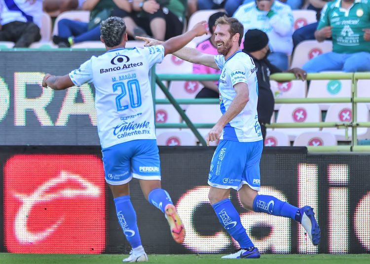 Fernando Aristeguieta celebrates his goal 0-1 of Puebla during the game Leon vs Puebla, corresponding to day 14 of the Torneo Clausura Grita Mexico C22 of Liga BBVA MX, at Nou Camp -Leon- Stadium, on April 16, 2022.



Fernando Aristeguieta celebra su gol 0-1 de Puebla durante el partido Leon vs Puebla, correspondiente a la jornada 14 del Torneo Clausura Grita Mexico C22 de la Liga BBVA MX, en el Estadio Nou Camp -Leon-, el 16 de Abril de 2022.