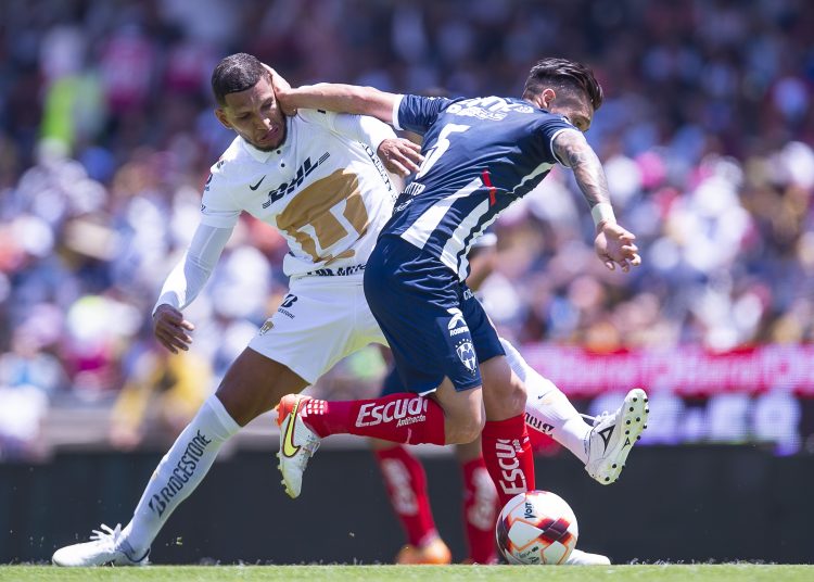 (L-R), Higor Meritao of Pumas and Matias Kranevitter of Monterrey during the game Pumas UNAM vs Monterrey, corresponding to day 14 of the Torneo Clausura Grita Mexico C22 of Liga BBVA MX, at Olimpico Universitario Stadium, on April 17, 2022.



(I-D), Higor Meritao de Pumas y Matias Kranevitter de Monterrey durante el partido Pumas UNAM vs Monterrey, correspondiente a la jornada 14 del Torneo Clausura Grita Mexico C22 de la Liga BBVA MX, en el Estadio Olimpico Universitario, el 17 de Abril de 2022.
