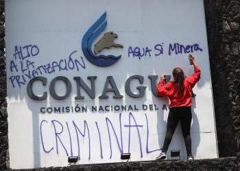 Pueblos originarios marchan en la Ciudad de México en defensa del agua