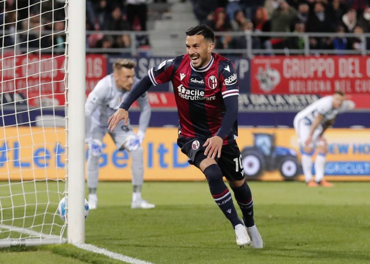 Bologna (Italy), 26/04/2022.- Bologna's Nicola Sansone jubilates after scoring during the Italian Serie A soccer match Bologna FC vs FC Inter at Renato Dall'Ara stadium in Bologna, Italy, 27 April 2022. (Italia) EFE/EPA/ELISABETTA BARACCHI