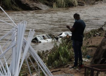 Aumenta a 306 la cifra de muertos por las inundaciones en Sudáfrica