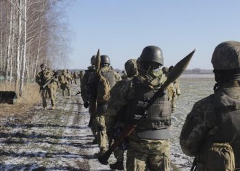 Tropas rusas se retiran de Kiev pero sus habitantes no creen que sea el fin
