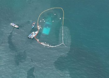 Autoridades alertan de derrame de diésel tras naufragio de un barco en las Islas Galápagos