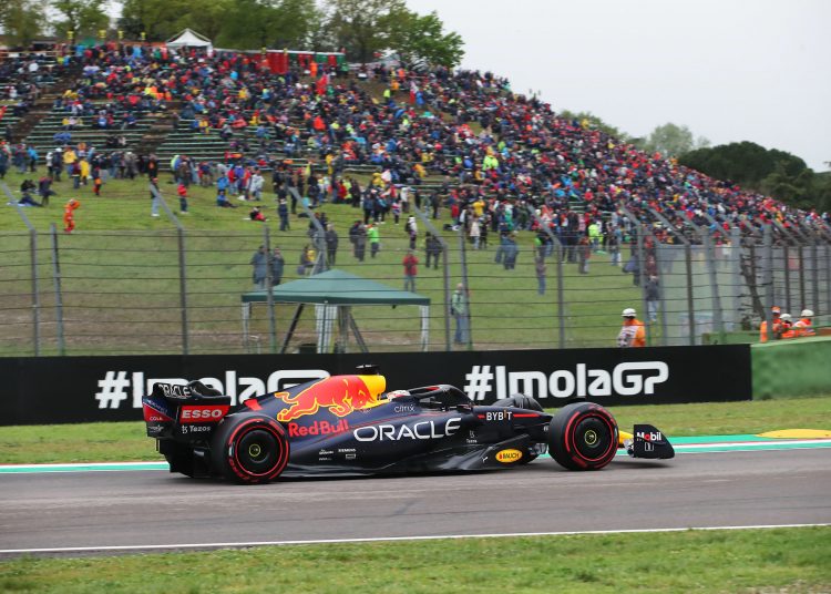 Imola (Italy), 22/04/2022.- Red Bull Racing's Dutch driver Max Verstappen in action during the first practice session at the Autodromo Internazionale Enzo e Dino Ferrari race track in Imola, Italy, 22 April 2022. The Formula One Grand Prix of the Emilia Romagna will be held on 24 April 2022. (Fórmula Uno, Italia) EFE/EPA/SANNA
