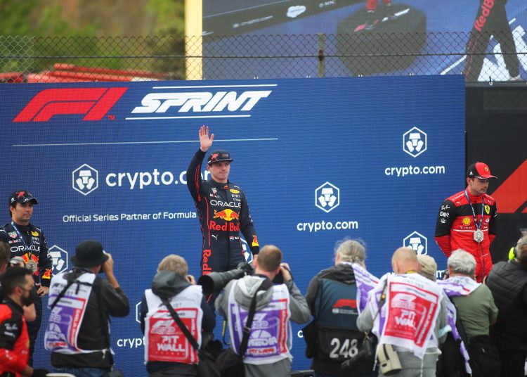 Imola (Italy), 23/04/2022.- Red Bull Racing's Dutch driver Max Verstappen waves to the fans after winning the sprint qualifying of the Formula One Grand Prix of Emilia Romagna at the Autodromo Internazionale Enzo e Dino Ferrari race track in Imola, Italy, 23 April 2022. The Formula One Grand Prix of Emilia Romagna will take place on 24 April 2022. (Fórmula Uno, Italia) EFE/EPA/SANNA