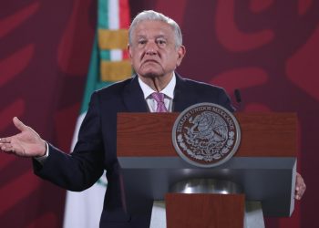 López Obrador llama a la oposición “rebelarse” y aprobar la reforma eléctrica