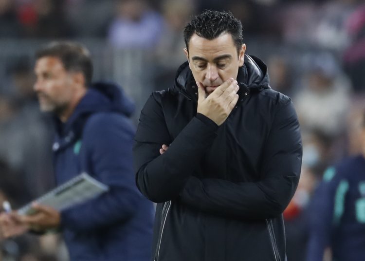 BARCELONA, 18/04/2022.- El entrenador del FC Barcelona Xavi Hernández durante el partido de la jornada 32 de Liga en Primera División que FC Barcelona y Cádiz CF disputan este lunes en el Camp Nou, en Barcelona. EFE/Andreu Dalmau