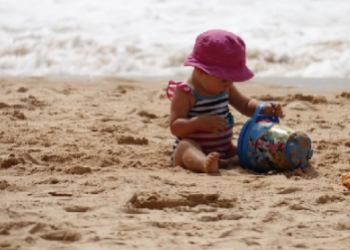Expertos alertan de riesgos por exposición solar en piel de niños