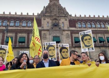 Ante Palacio Nacional el PRD exige la libertad de presos políticos en Veracruz