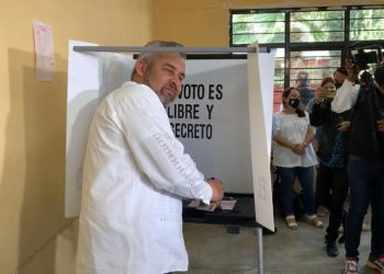 INE reportó la instalación del 42.89% de casillas en Michoacán; emite su voto el gobernador del estado