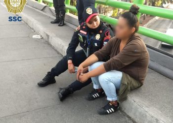 Policías capitalinos evitan que una joven atente contra su vida en la GAM