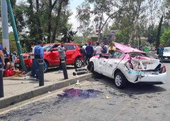 Tráiler se queda sin frenos e impacta a varios vehículos en Insurgentes Sur