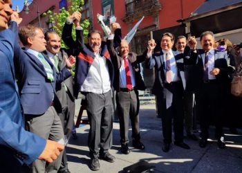 Diputados de Morena y aliados muestran júbilo por Reforma Electoral