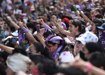 Mujeres se manifiestan en la capital por caso de Debanhi y desapariciones