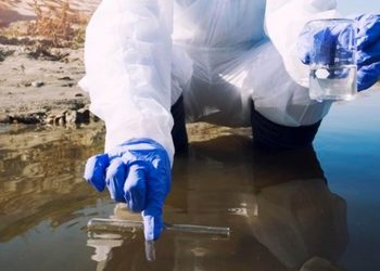 Expertos analizan restos de fármacos de COVID en aguas residuales