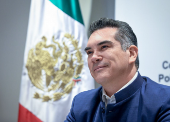 El líder nacional del PRI afirma que sus diputados votarán en contra de su propuesta de reforma eléctrica