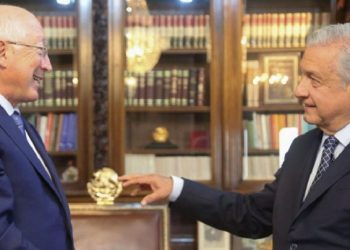 López Obrador se reúne con Ken Salazar en Palacio Nacional