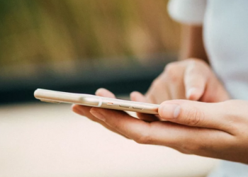 La UE acuerda obligar a los gigantes digitales a controlar sus contenidos