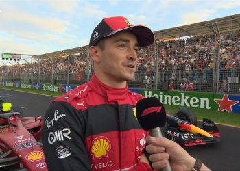 Charles Leclerc firma la ‘pole’ en Australia. Checo Pérez es tercero