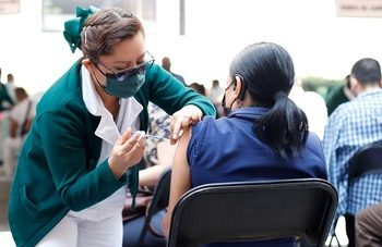 Centros de Salud, IMSS e ISSSTE también aplicarán vacunas COVID en la CDMX: Clark